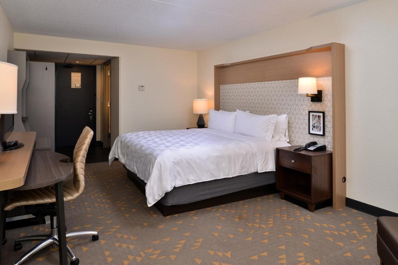 Holiday Inn Hotel & Suites Overland Park-Convention Center By Ihg Экстерьер фото