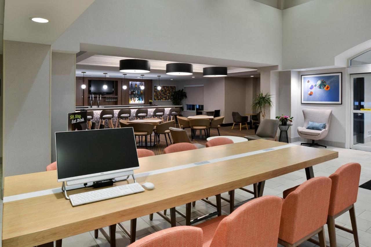 Holiday Inn Hotel & Suites Overland Park-Convention Center By Ihg Экстерьер фото