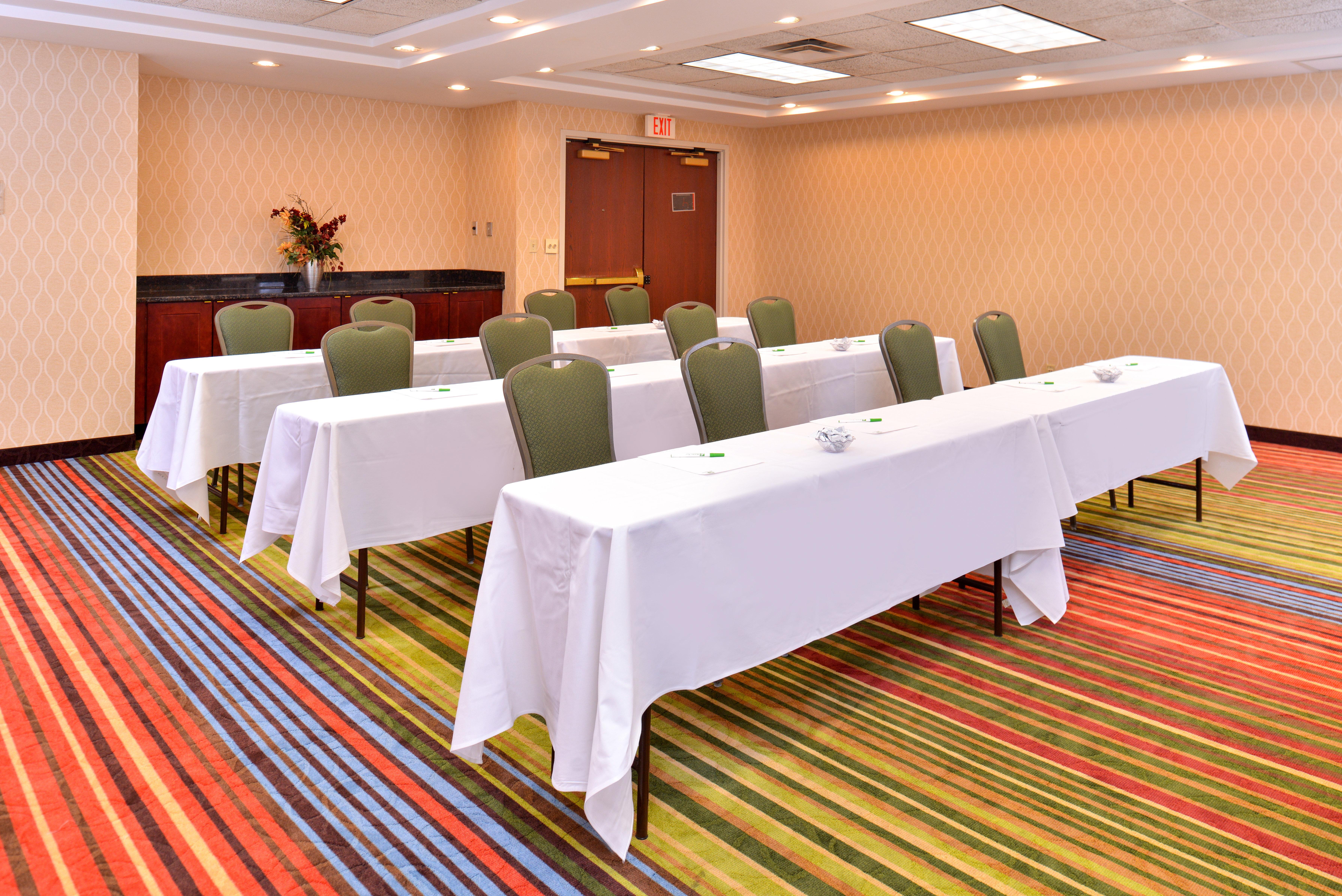 Holiday Inn Hotel & Suites Overland Park-Convention Center By Ihg Экстерьер фото