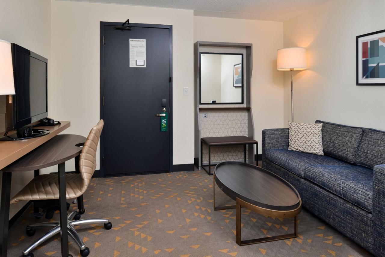 Holiday Inn Hotel & Suites Overland Park-Convention Center By Ihg Экстерьер фото